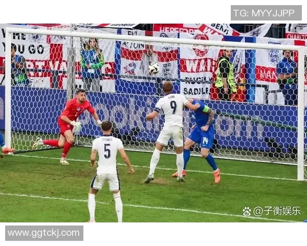 在天堂的绿茵场上足球明星们的传奇与梦想交织