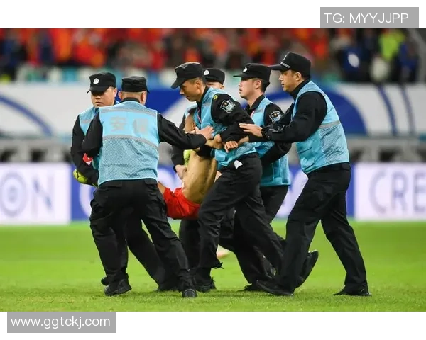 足球明星今日头条聚焦最新动态与赛场表现引发球迷热议与期待