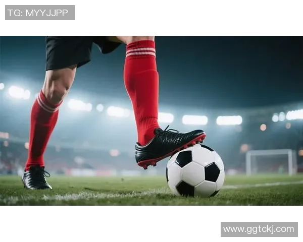 足球明星背影转场瞬间展现运动魅力与拼搏精神的完美结合